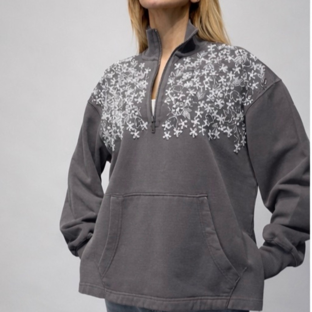 FREE PEOPLE GIRLS NIGHT OUT
SWEATSHIRT